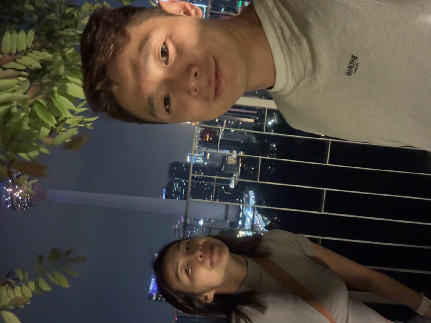 兩倫夫妻凱倫與艾倫合照｜吉隆坡夜景