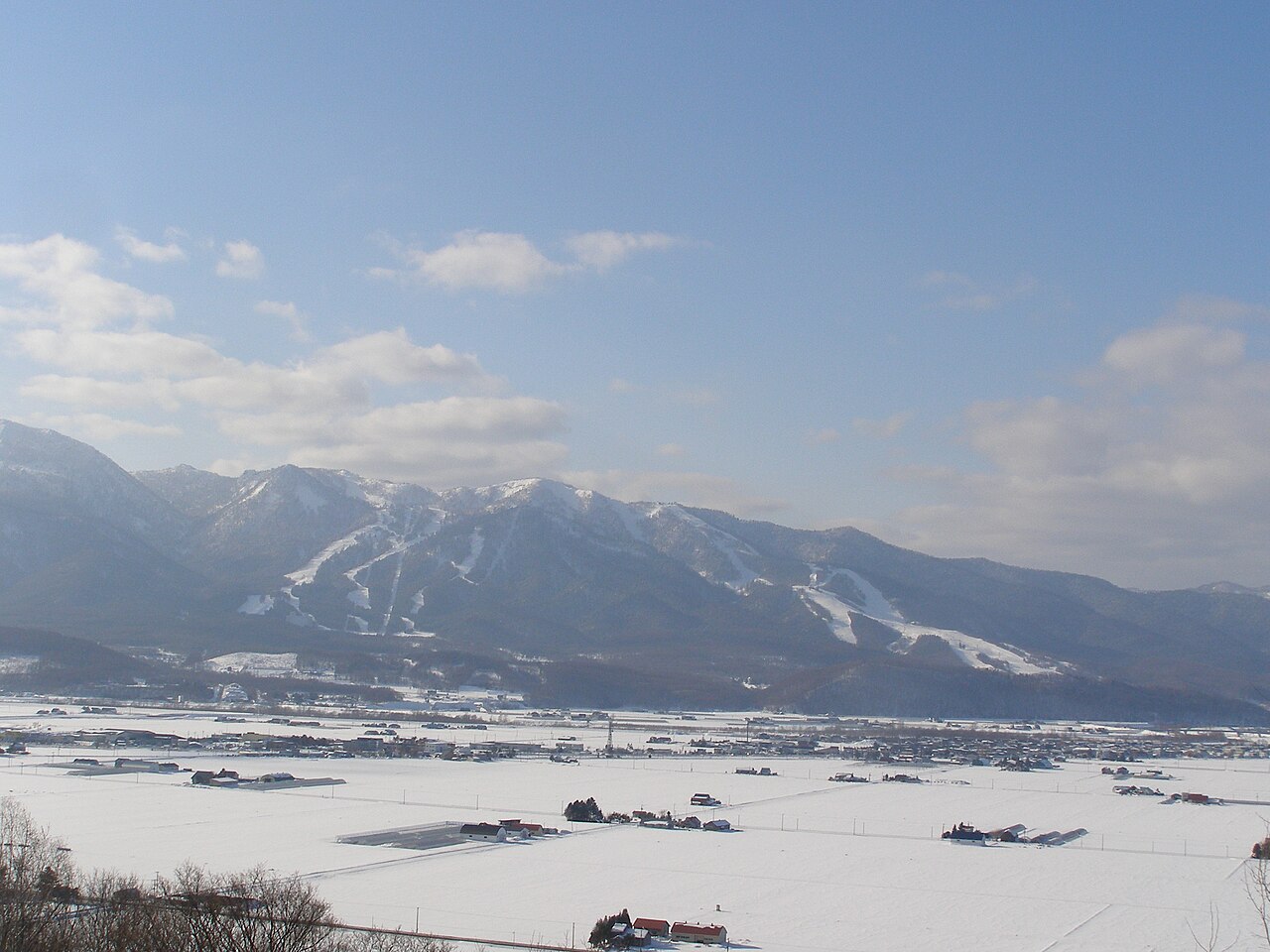 北海道在九月天氣最舒服，高海拔的大雪山更是全日本最早轉紅的地方；山下的市區則還是初秋光景。（情境圖）