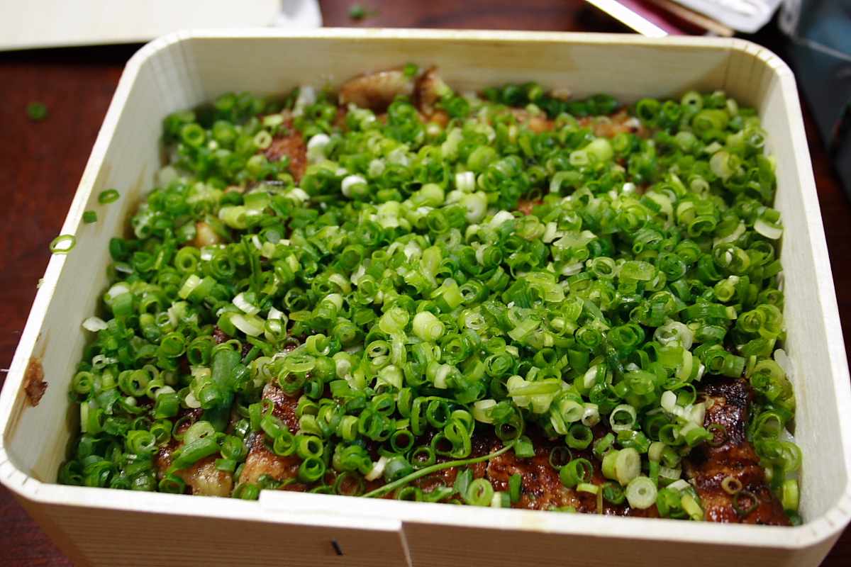 名古屋名物之一——鰻魚飯三吃,一碗三種吃法(實景示意,非兩倫自攝)