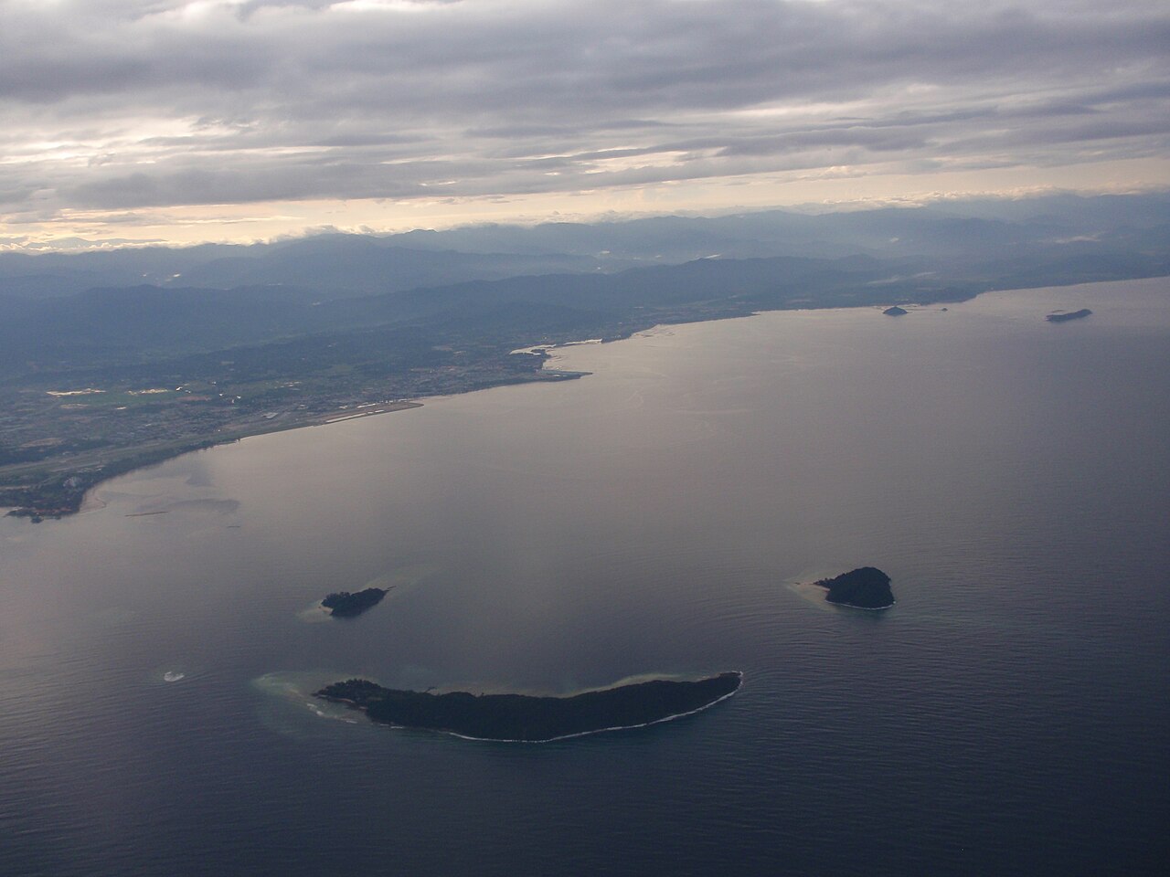 東姑阿都拉曼海洋公園的馬努干、馬穆迪、蘇祿三島空景。