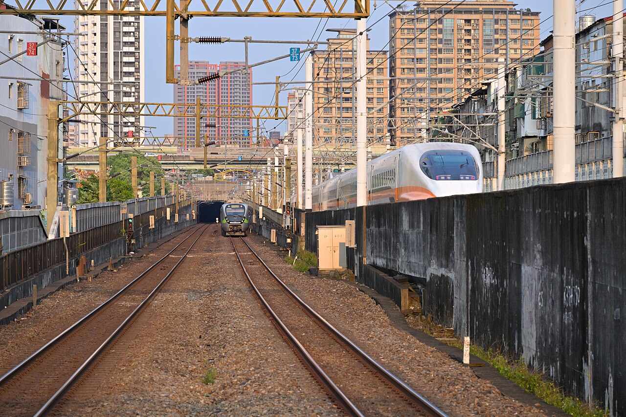 搭高鐵到桃園站再轉機捷,是中南部北上的順路選擇