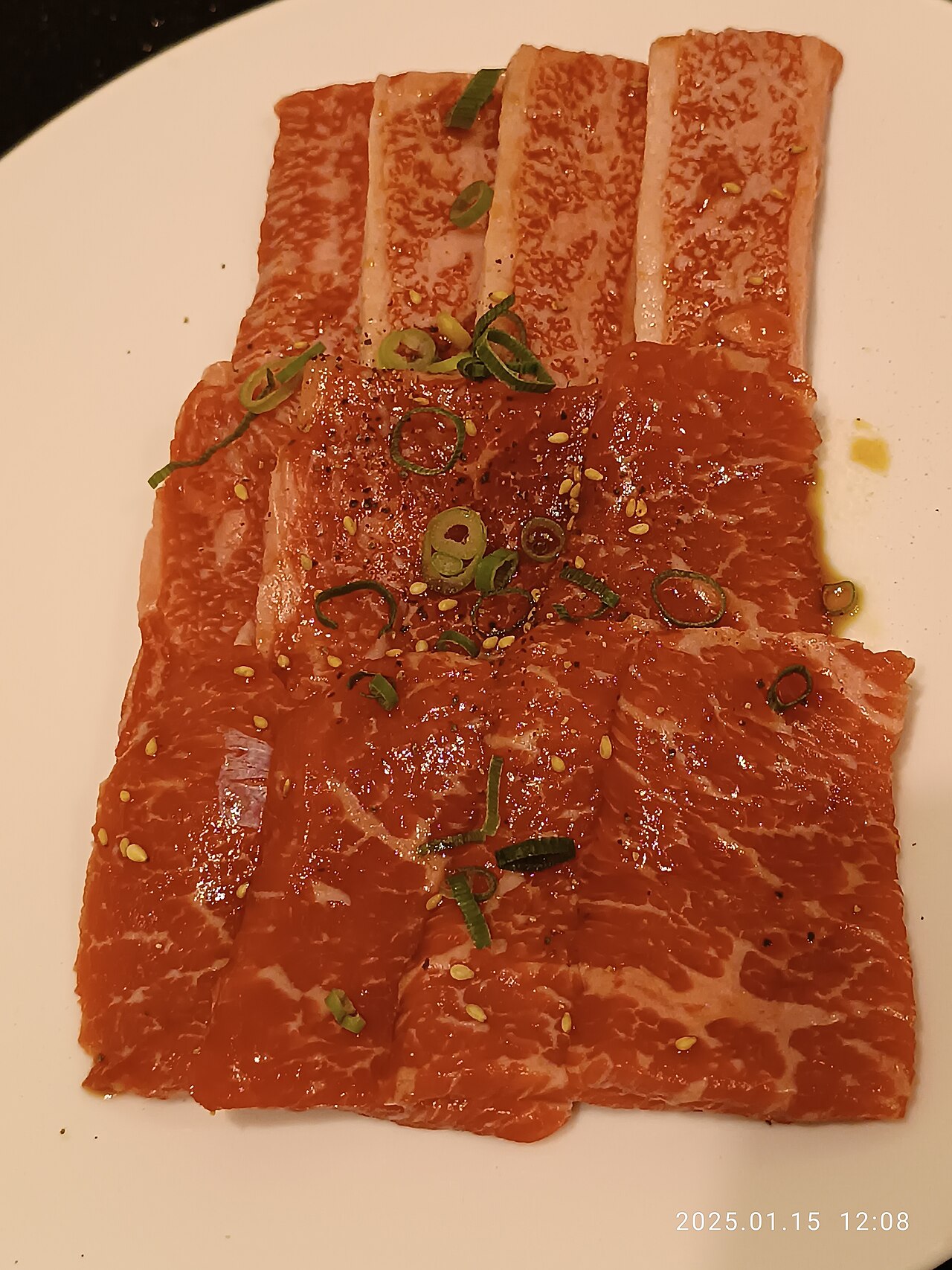 凱倫的願望清單頭號目標：炭火上的黑毛和牛。和牛燒肉建議先點招牌部位嚐鮮、熱門店務必提前訂位。