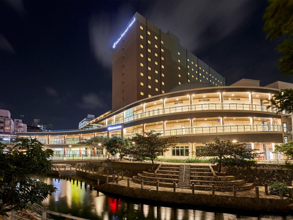 那霸國際通大和ROYNET飯店 夜景外觀 牧志站共構建築
