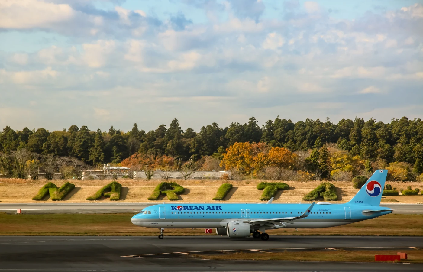 成田國際機場跑道與客機實景