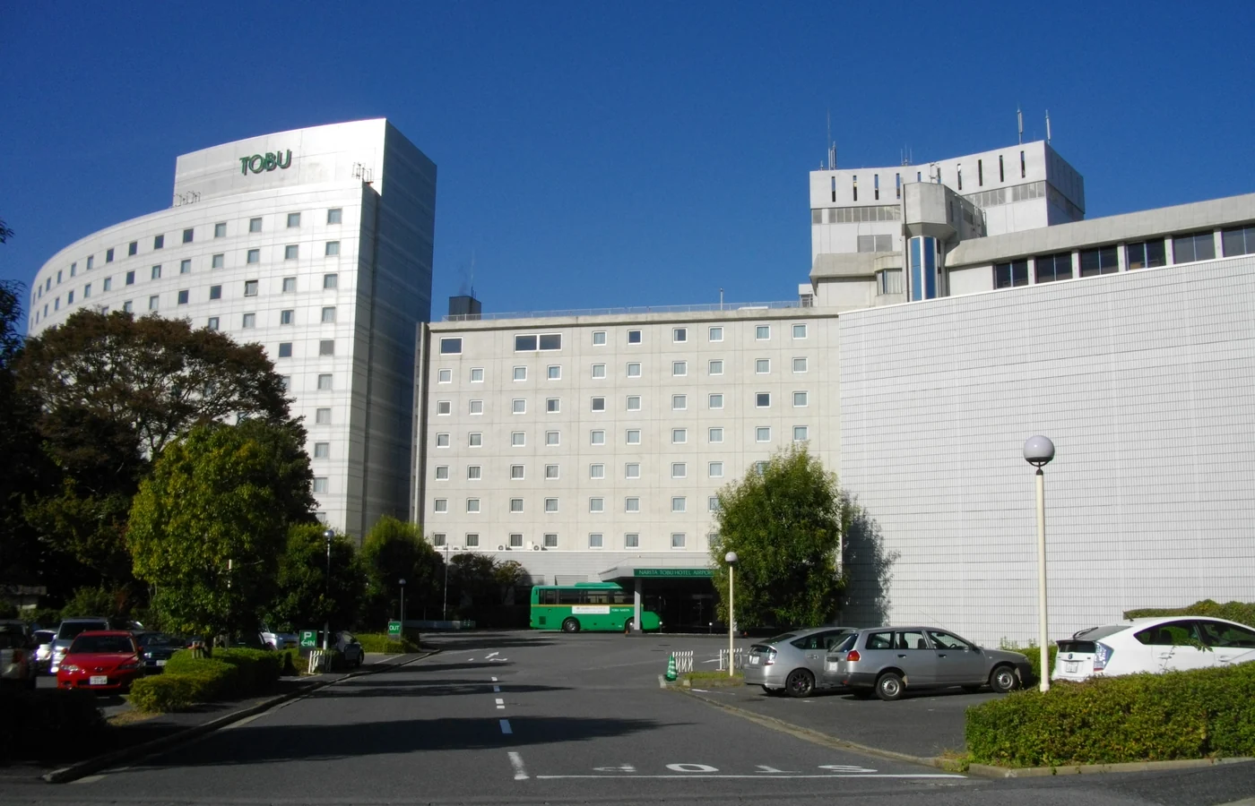 成田東武機場飯店外觀與接駁車實景