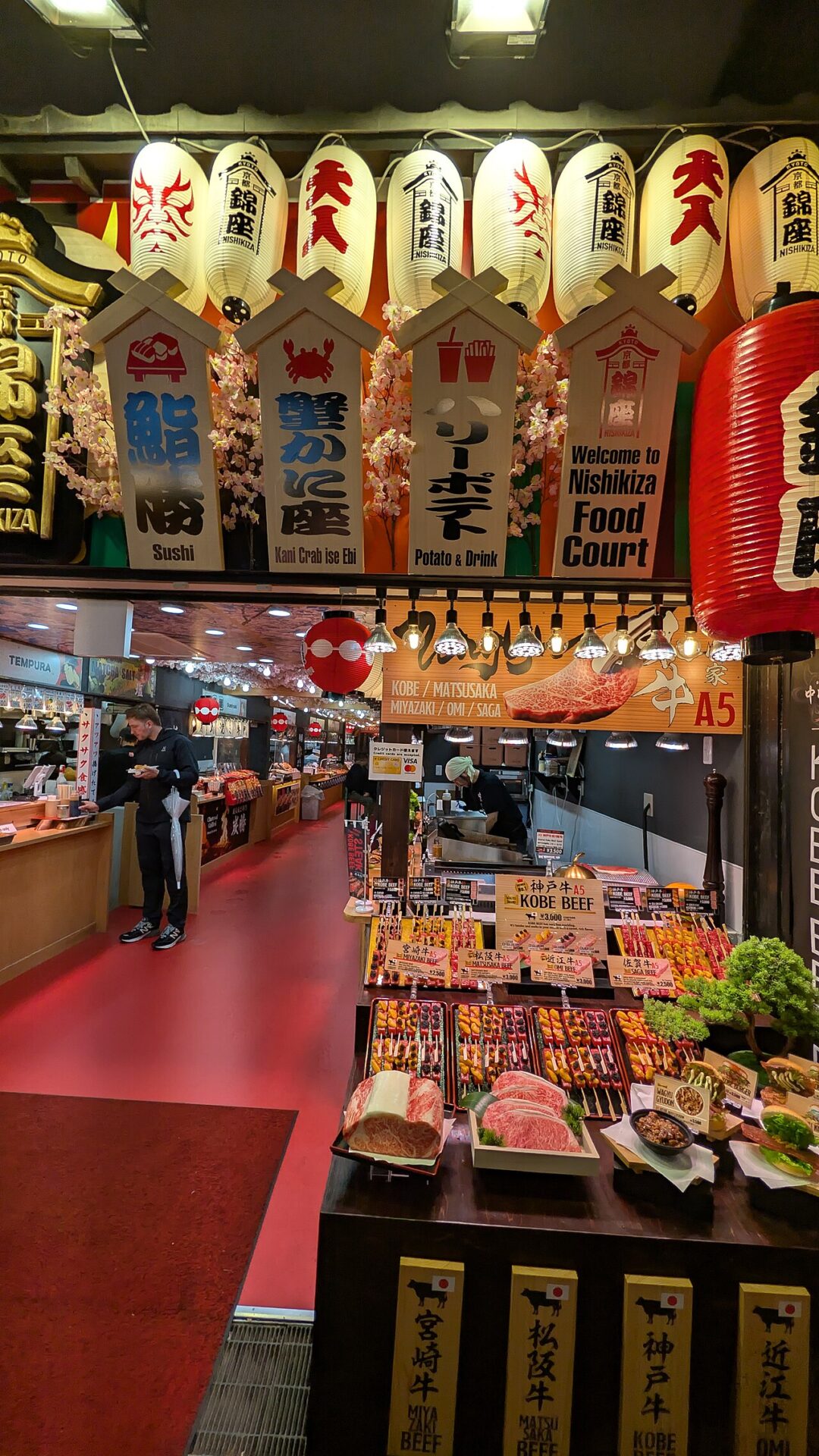四条河原町一帶走路就到錦市場,是第一次去京都最不會出錯的住宿區。