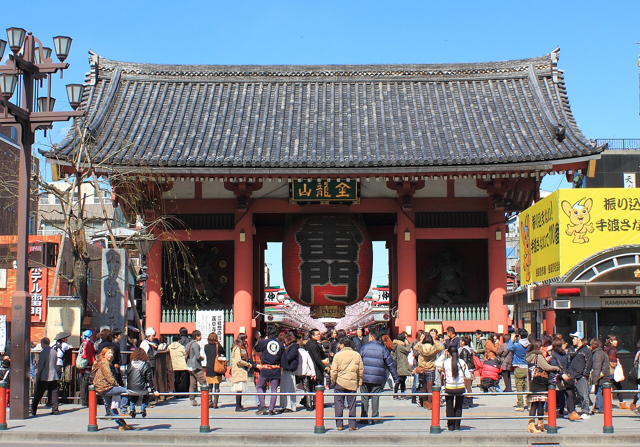 淺草寺雷門——早上人還不算爆多的時候來,穿和服拍照最有味道