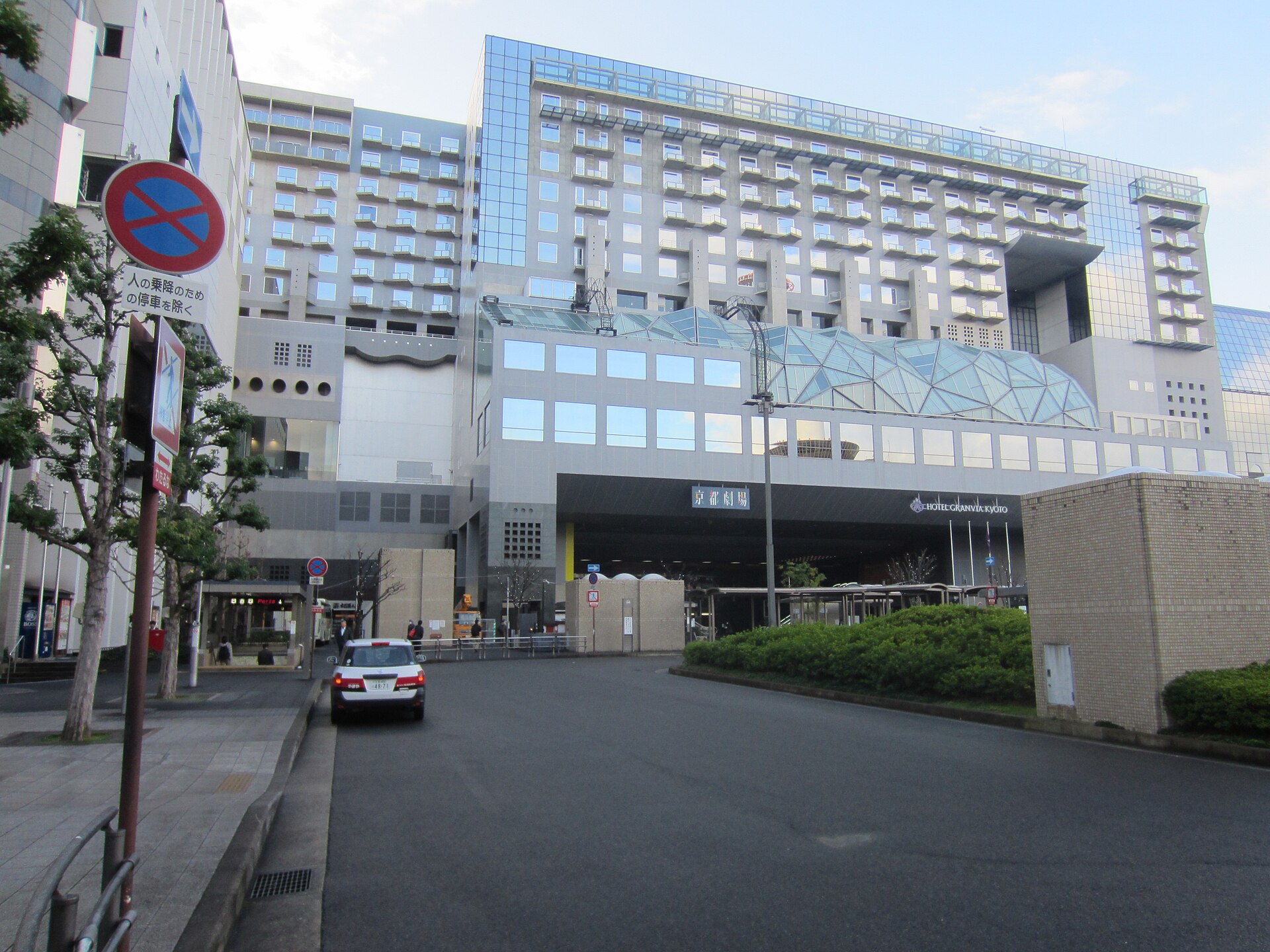 京都格蘭比亞大飯店車道入口｜日本京都自由行住宿