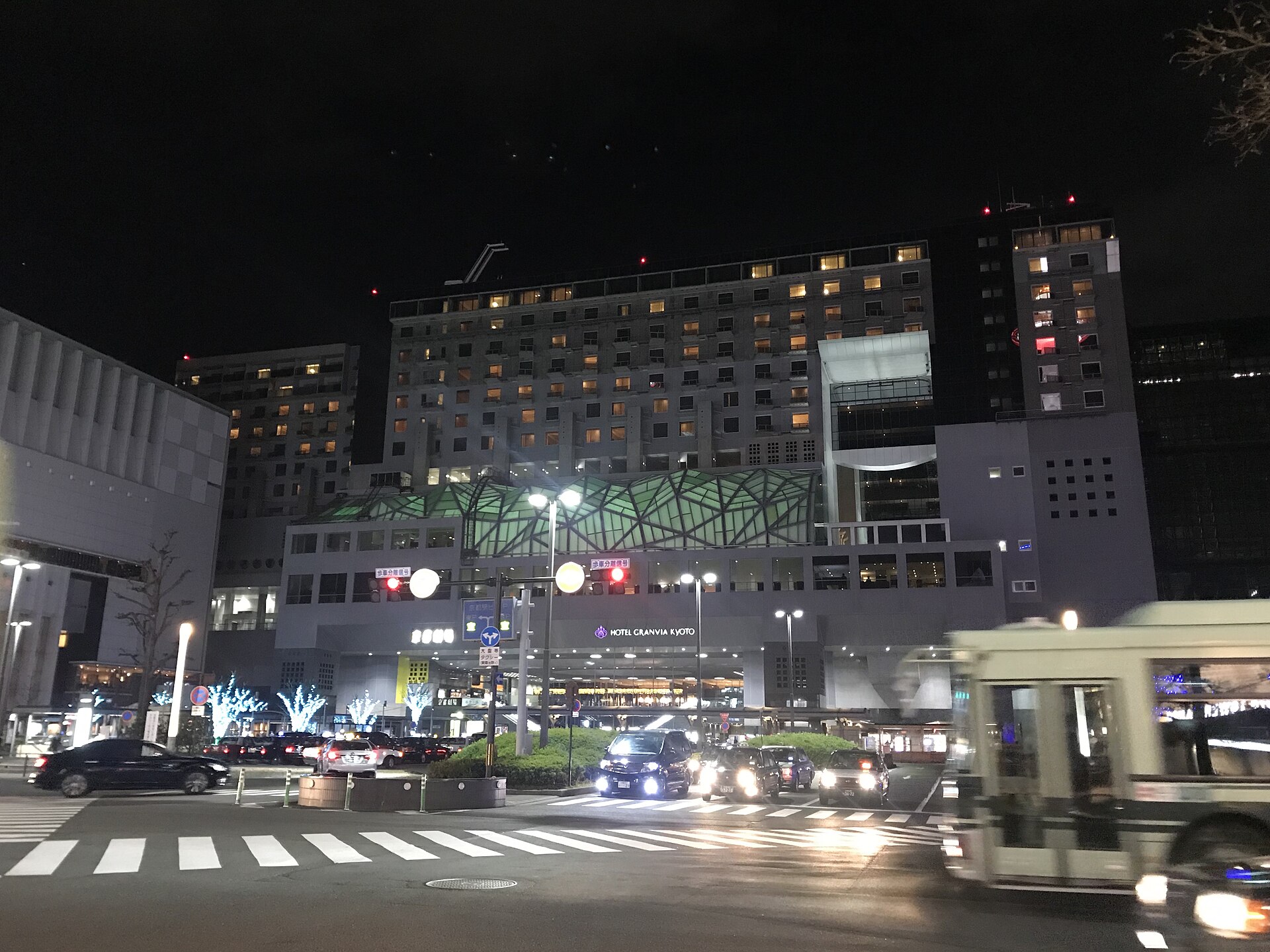 京都格蘭比亞大飯店夜間外觀｜日本京都自由行住宿