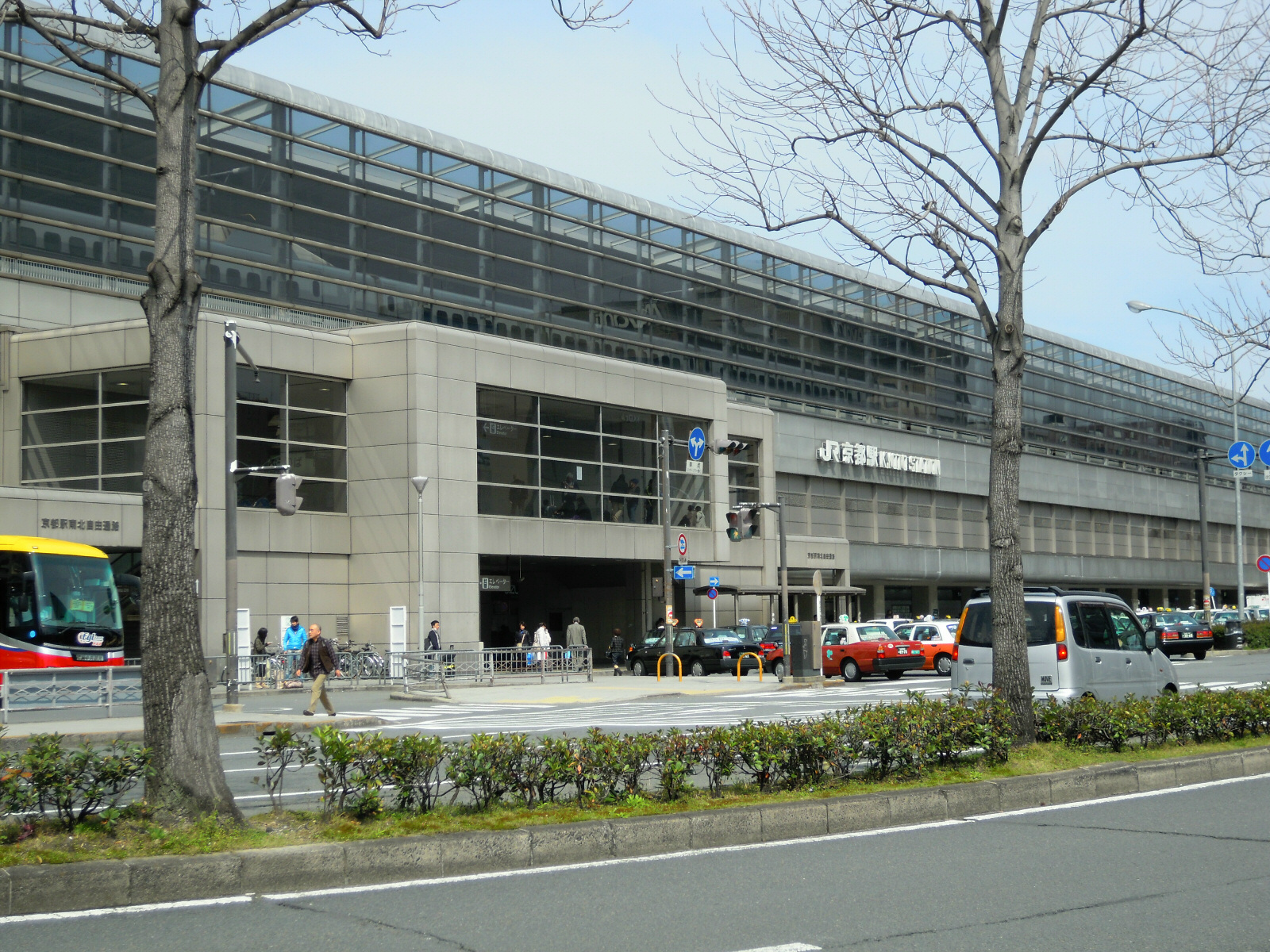 JR 京都車站八条西口出入口｜日本京都自由行交通