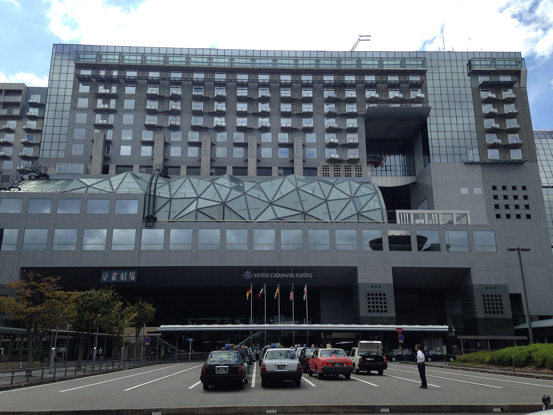 京都車站東側區域，三井花園飯店京都站前在這個方向｜日本京都自由行住宿