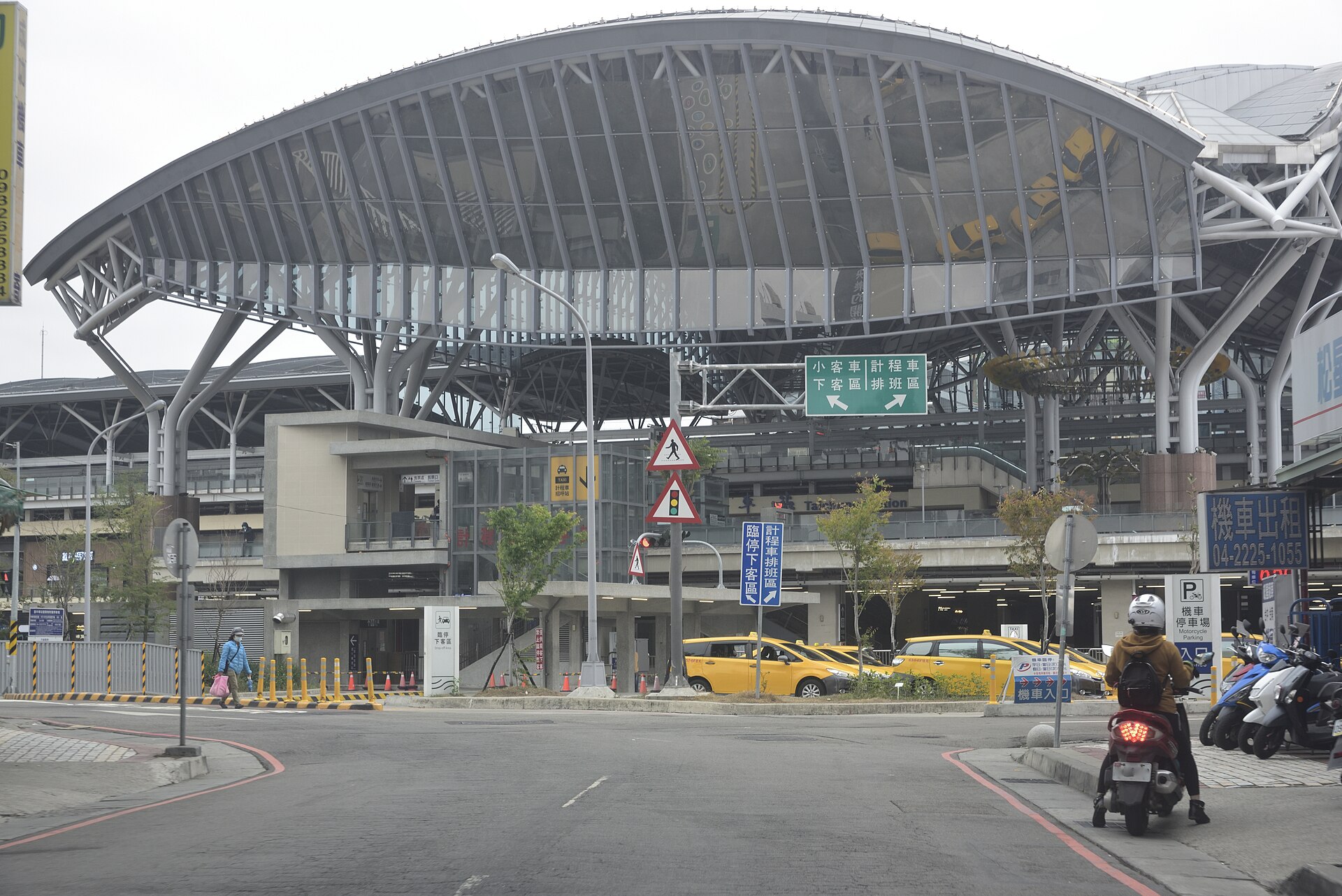 台中車站|台中自由行住宿