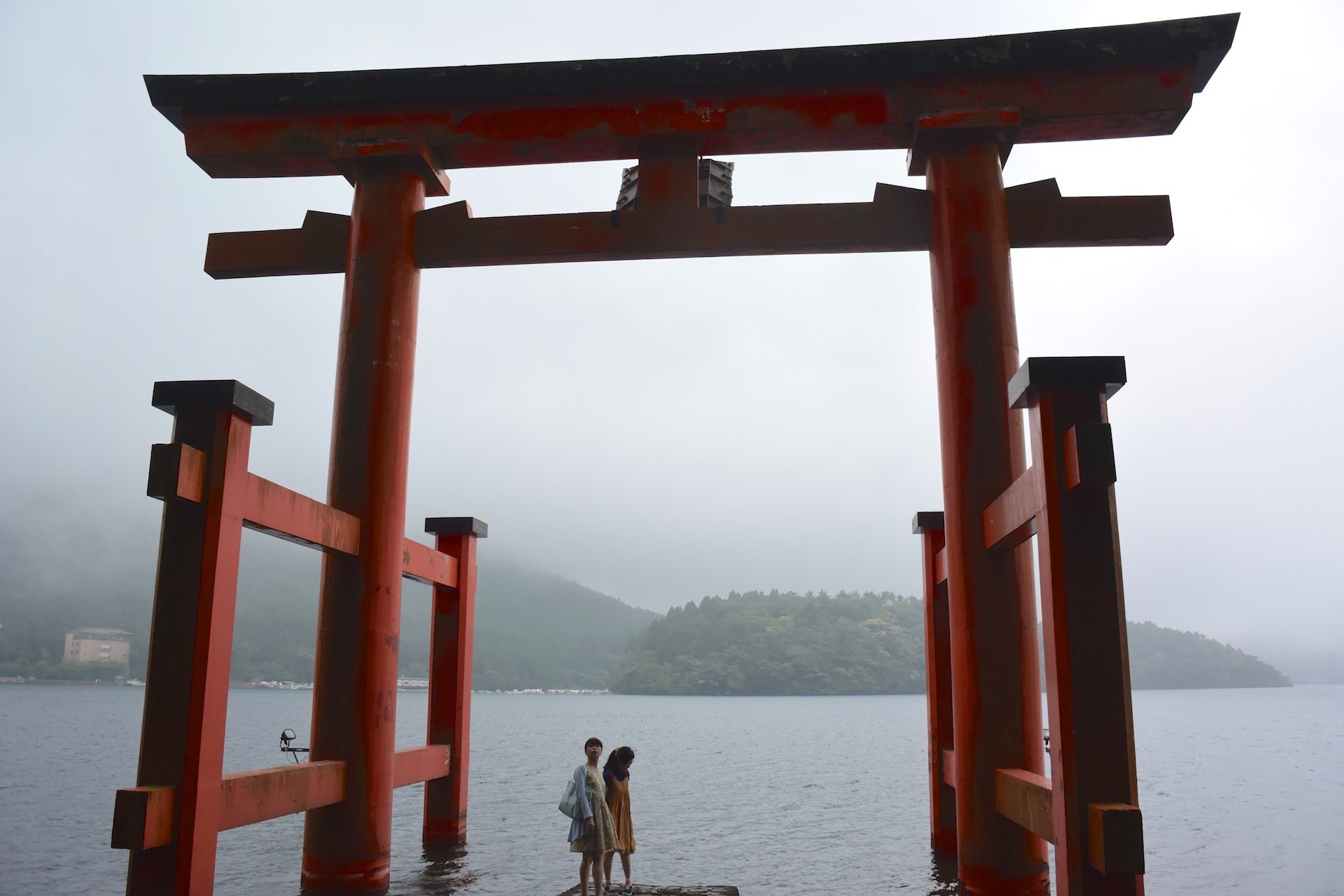 箱根神社・蘆之湖畔的水中鳥居