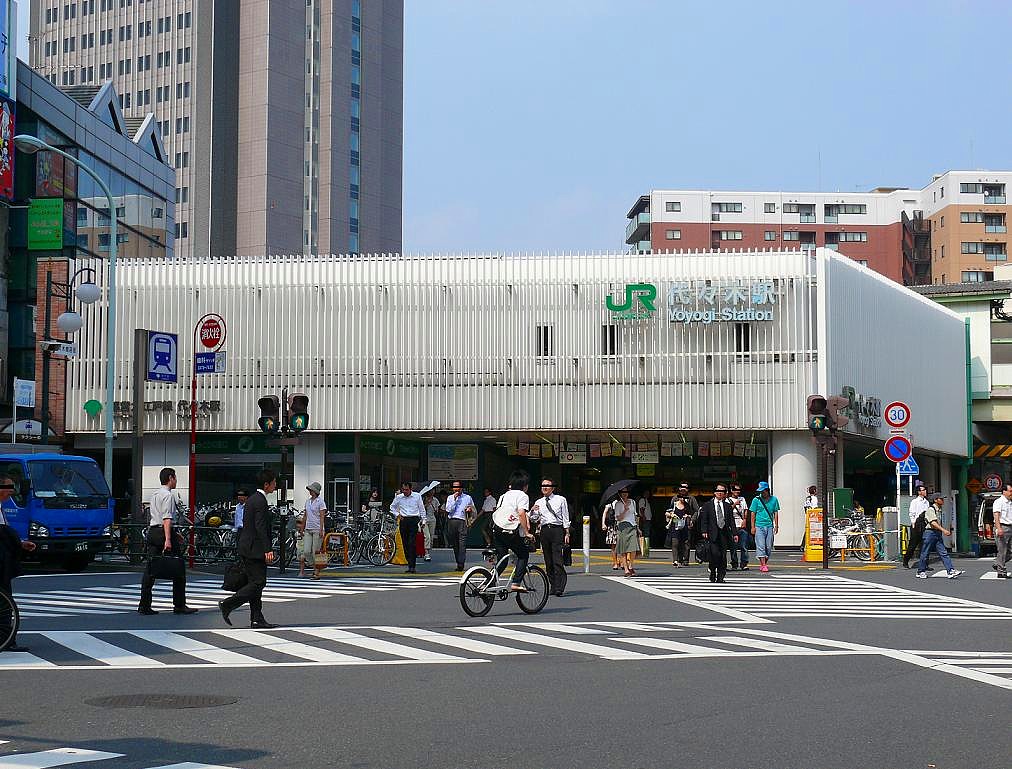 代代木側，離南口一步路