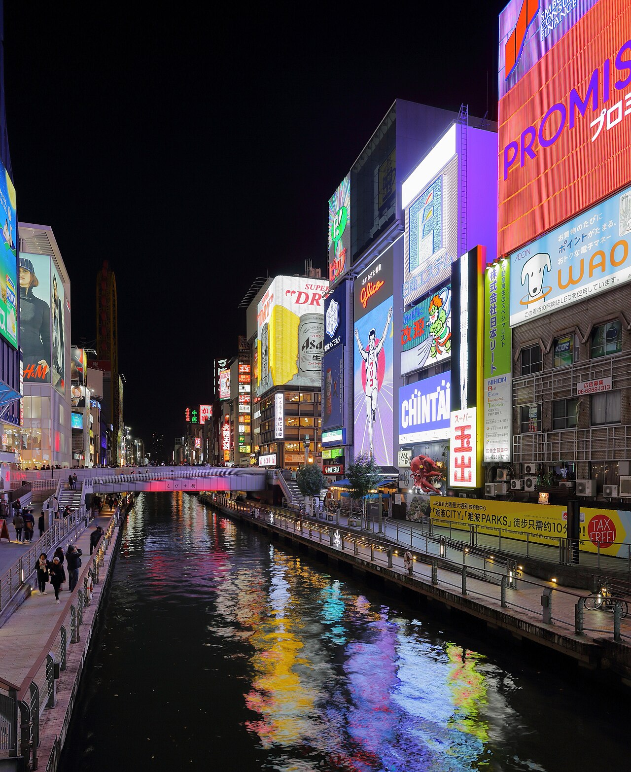 難波、道頓堀的夜景，南海直達的就是這一側