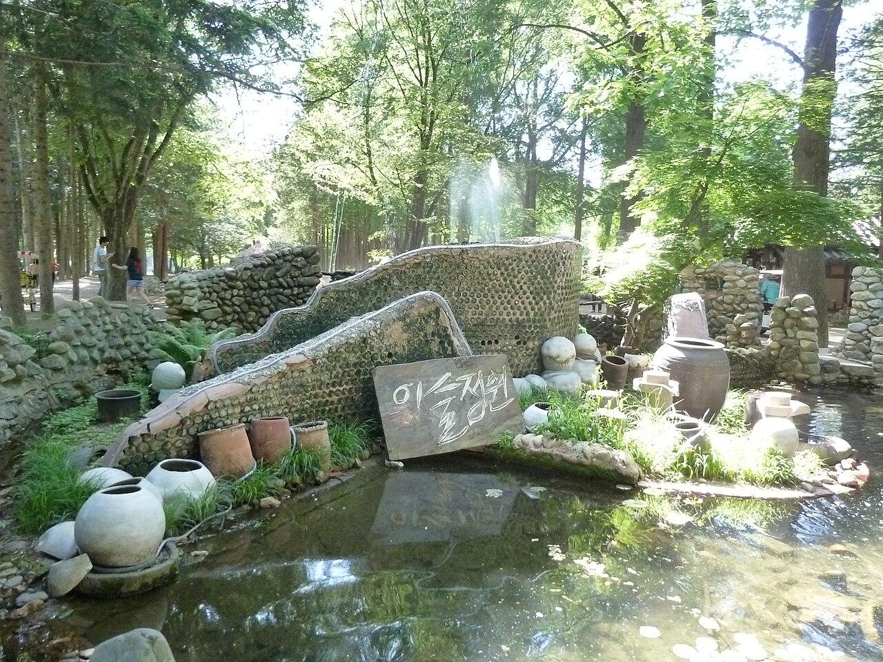南怡島的林道是平的,帶長輩和推車都走得動(非兩倫實拍照片)