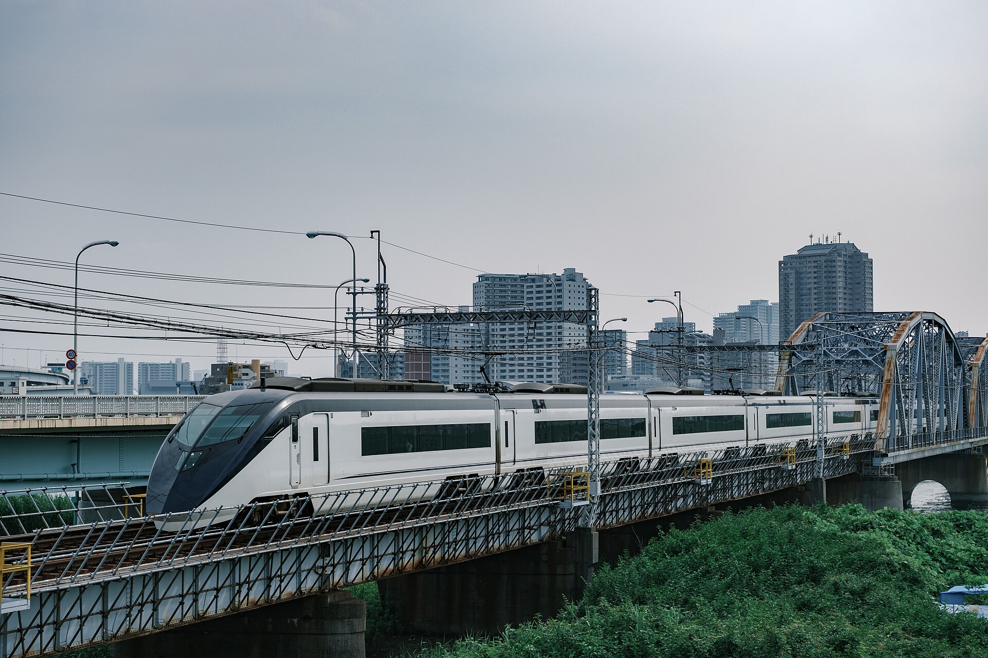 京成 Skyliner 的 AE 型列車，跑的就是成田機場到日暮里這條線