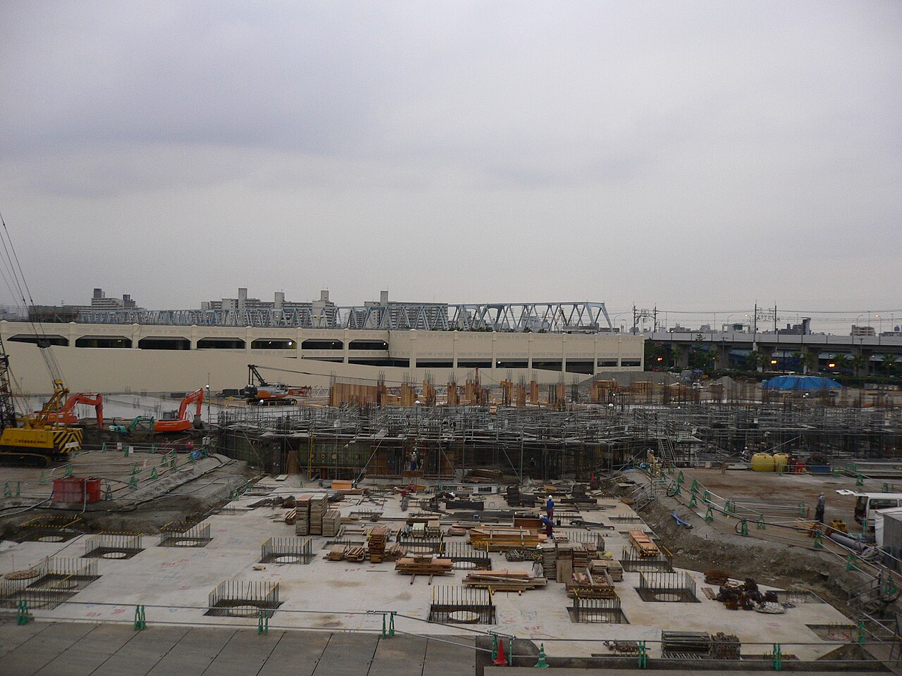 東京迪士尼樂園大飯店就在園區入口對面,早上下樓穿過馬路就進去了
