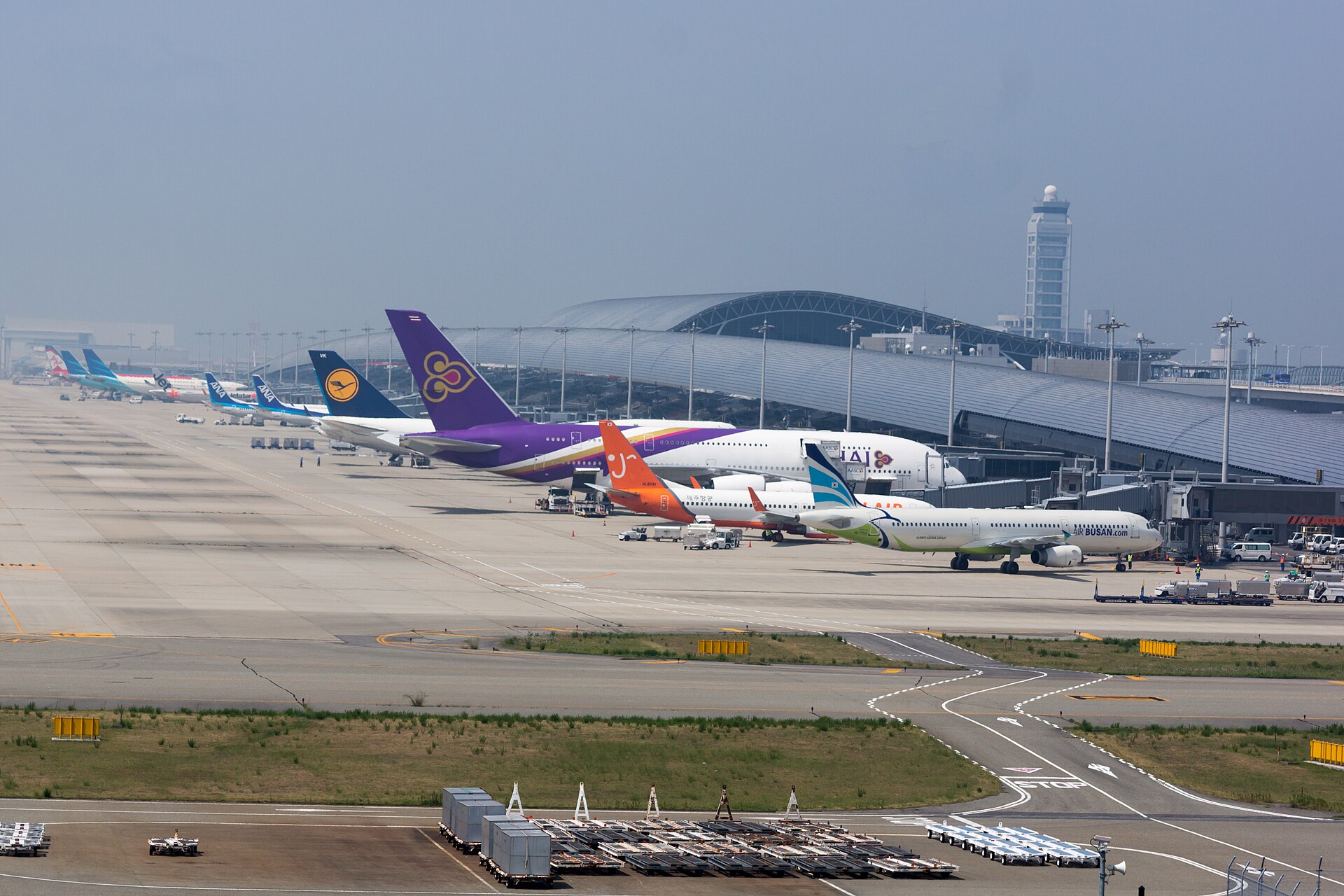關西國際機場第一航廈。從這裡進大阪市區,最便宜的是南海空港急行,到難波 970 日圓、45 分鐘