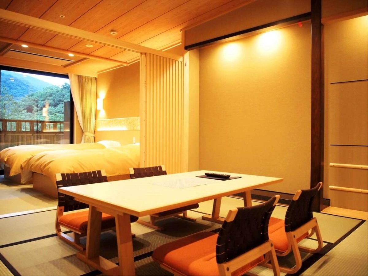 本館一般和室(窗景角度)