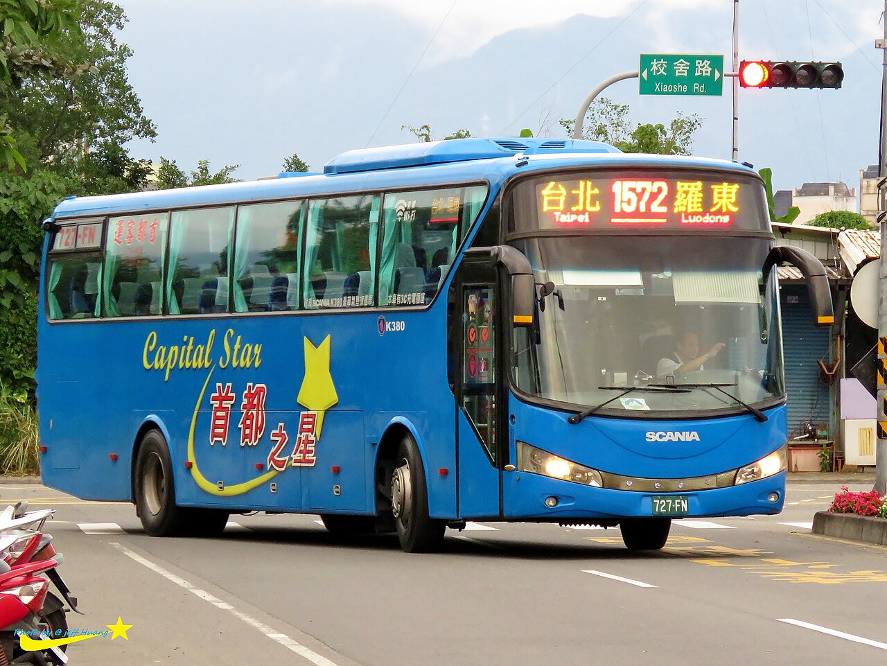 首都之星的藍色大巴。1572 這條就是台北市府轉運站往礁溪、宜蘭、羅東的那一線