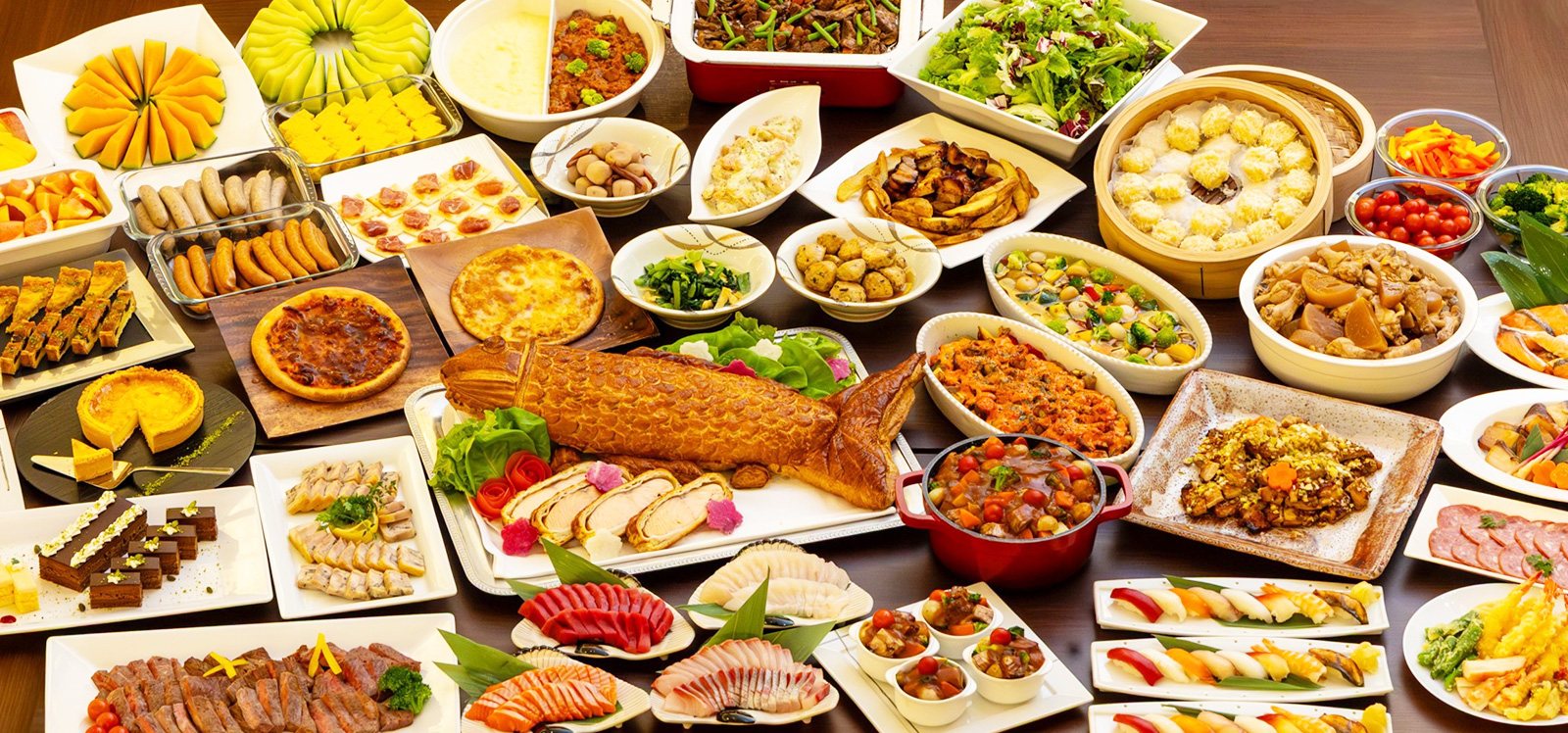 晚餐自助。和食、洋食、甜點一整排