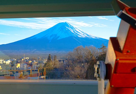 富士山展望台。天氣好的早上,富士山整座都在眼前