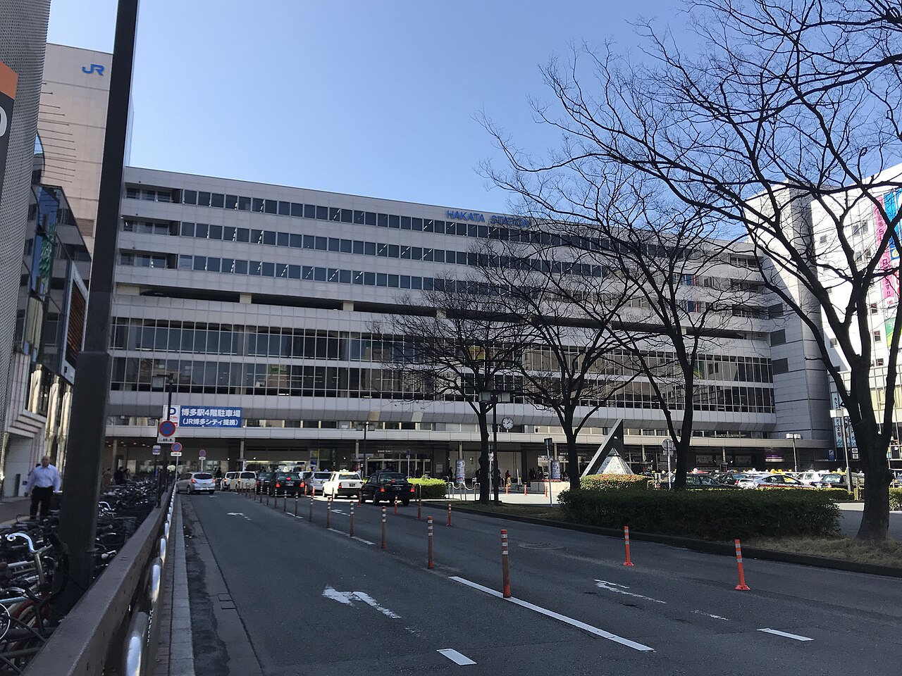 博多站這一側。去由布院、去門司港的車都從這裡開
