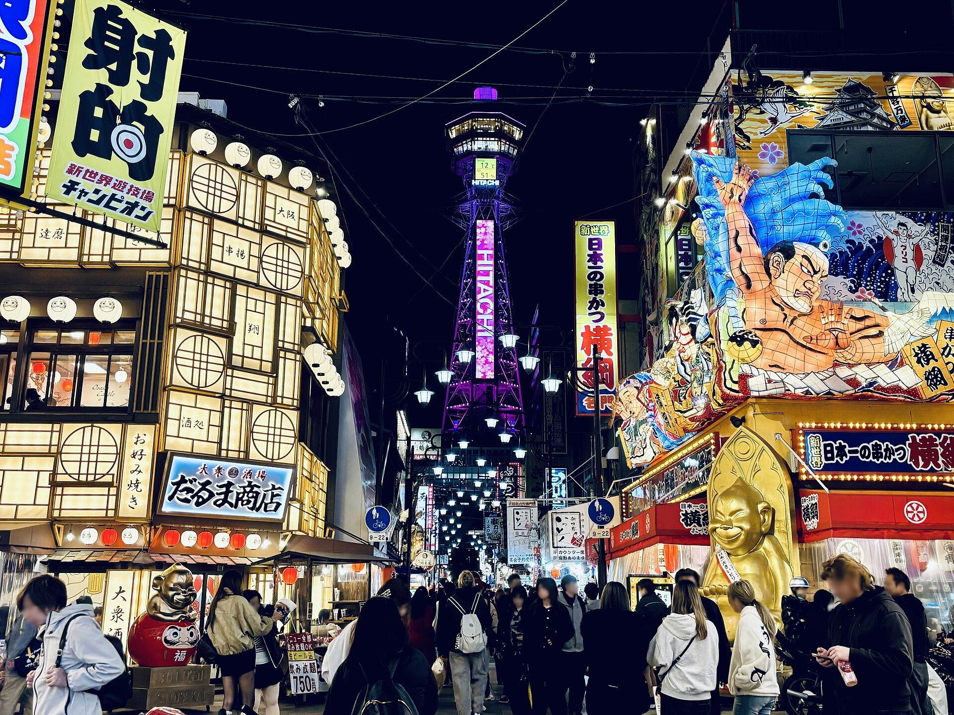 新世界跟通天閣。通天閣展望台原價 1,500 日圓，周遊卡免費，是最容易回本的一站